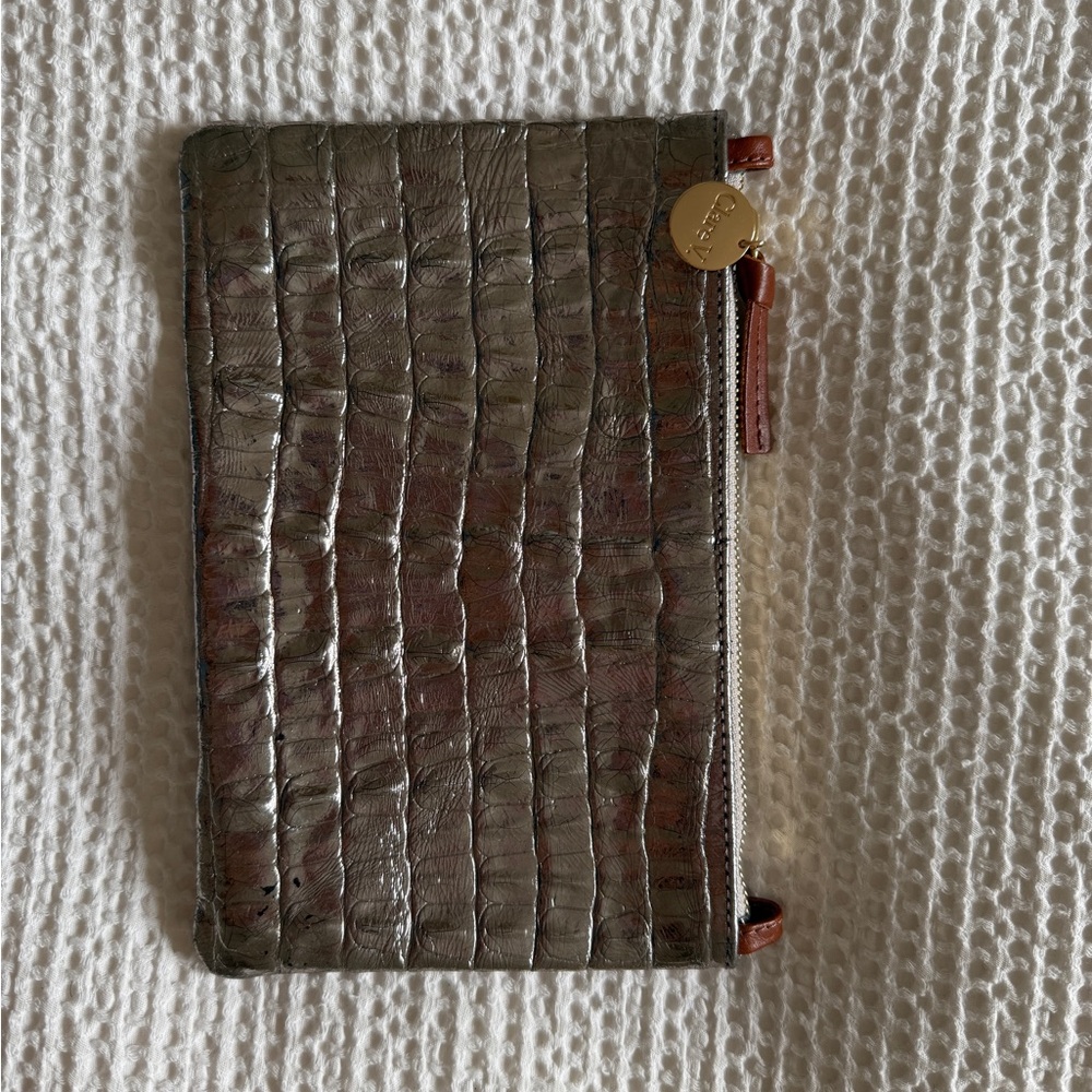 Elegant Crocodile-Embossed Clutch